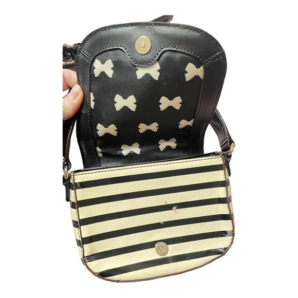 Kate Spade Chelsea Park Porter Patent Striped Bow Accent Crossbody Bag - Picture 3 of 9